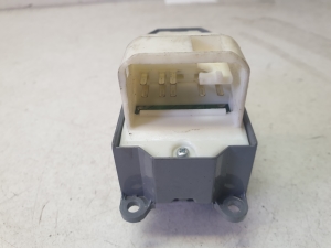 TOYOTA Yaris (2011–2020) Front door glass switch 192832 - 2