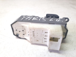 TOYOTA Yaris (2011–2020) Front door glass switch 192832 - 5