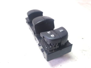 NISSAN Qashqai (2013–2021) Front door glass switch - 2