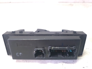 NISSAN Qashqai (2013–2021) Front door glass switch - 3