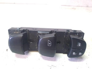 NISSAN Qashqai (2013–2021) Front door glass switch - 4