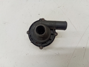 Mercedes Benz R-Class 251 (2006–2017) Auxiliary water pump A2118350364 - 2