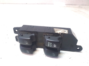 Hyundai Santa Fe (2000–2006) Priekšējo durvju stikla slēdzis 9357026000 - 2
