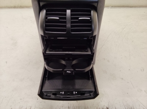 Mercedes Benz R-Class 251 (2006–2017) Keskkonsool A2516801052 - 4