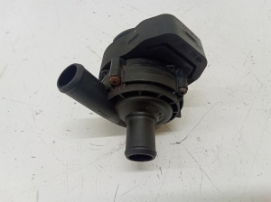 Mercedes Benz R-Class 251 (2006–2017) Auxiliary water pump A1718350064 - 2