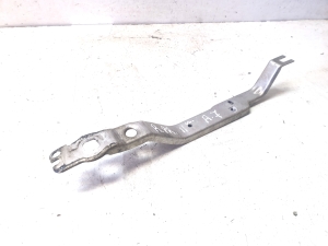 Front fender bracket - 4G8807592