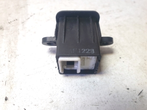 Honda CR-V (2002–2006) Trunk opening switch M08525 - 3