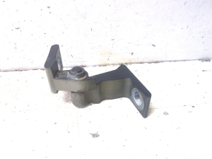 AUDI A7 (2010–2018) Front door lower hinge 4H0831402A - 2