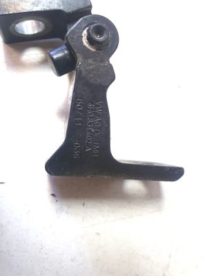 AUDI A7 (2010–2018) Front door lower hinge 4H0831402A - 4