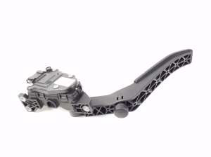Porsche Cayenne (2010–2017) Accelerator pedal 7L0723507D - 3