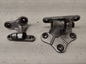 Rear side door upper hinge - 46RE