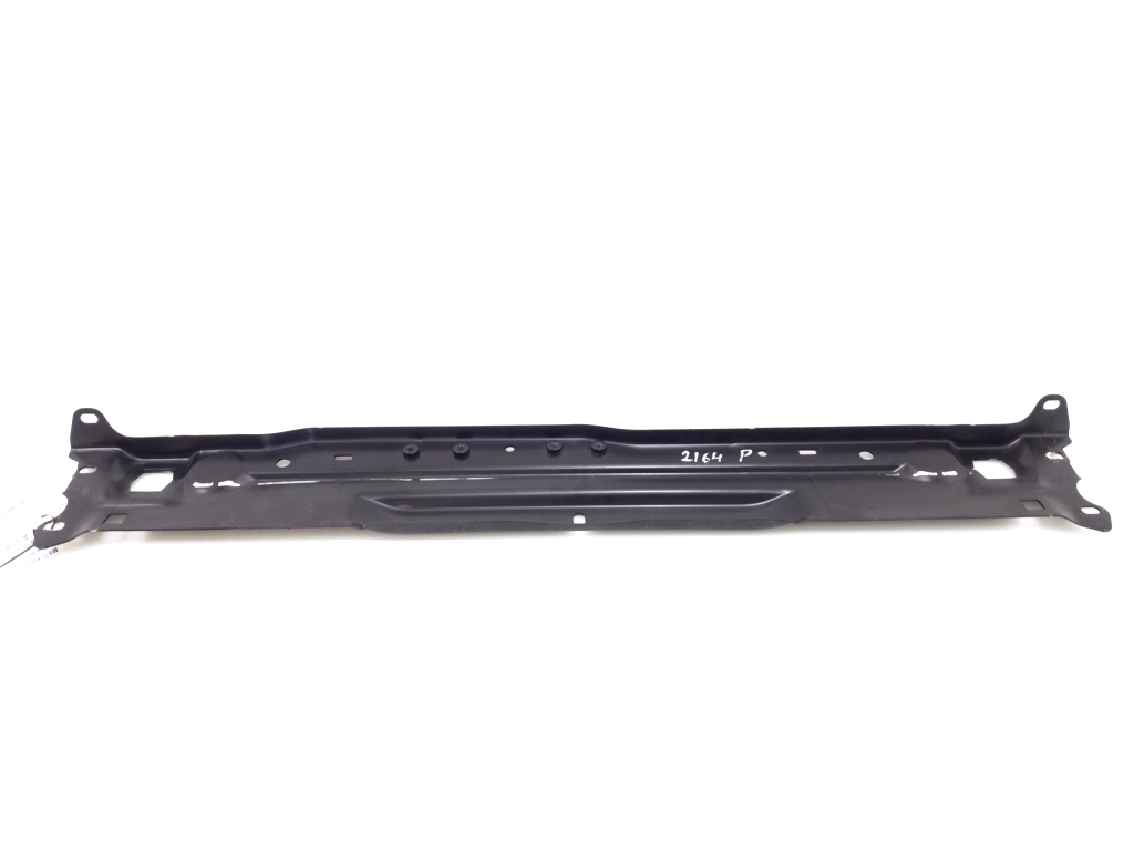 MERCEDES-BENZ C-Class W204/S204/C204 (2004-2015) The central part of the TV A2046200072 20301457