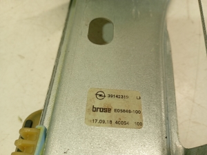 Opel Astra K (2015–2021) Rear side door window regulator 39142319 - 3