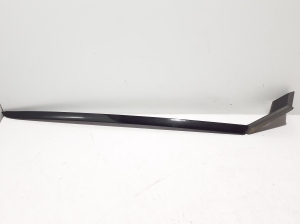 Windshield pillar outer molding