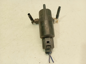 Opel Astra K (2015–2021) Front windshield washer pump 84139203 - 2