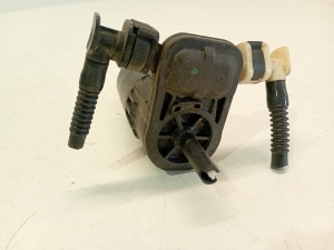 Opel Astra K (2015–2021) Front windshield washer pump 84139203 - 4