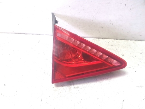 Tail light on trunk lid - 4G8945093