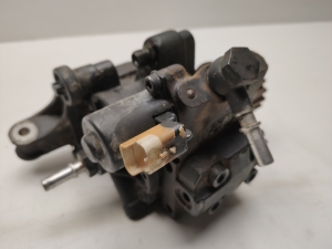 Mercedes Benz A-Class 176 (2012–2018) Fuel pump A2C89877300 - 3