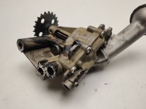 Mercedes Benz A-Class 176 (2012–2018) Õlipump 150003395R - 3