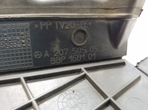 Mercedes Benz E-Class W207 (2009–2017) Luftleitblech für den Kühler A2075050530 - 3