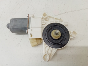 Mercedes Benz R-Class 251 (2006–2017) Front door window regulator motor A2518200842 - 4