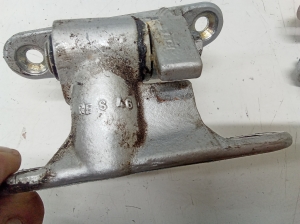 Mercedes Benz R-Class 251 (2006–2017) Front door lower hinge RE48Z - 2