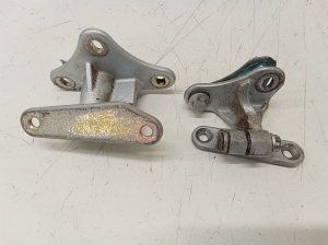Front door lower hinge - RE48Z
