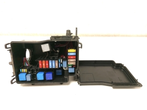   Fuse boxes  - 243121532R 