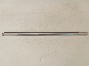 Priekšējo durvju stikla ārējā līste - A2516904580