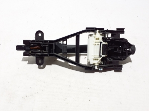 Polestar 2 II (2021–2026) Front door external opening handle and its details - 3