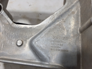 Polestar 2 II (2021–2026) Mootori kinnitus 32388621 - 2