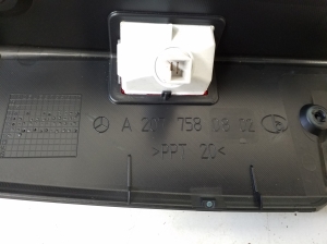 Mercedes Benz E-Class W207 (2009–2017) Sonstiges Teil der Heckklappenverkleidung A2077580802 - 2