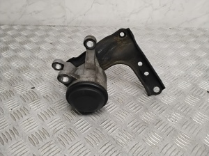   Engine mount  -  