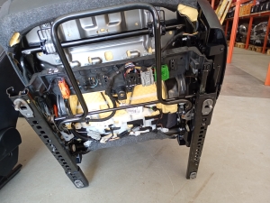 Jaguar XE (2015–2026) Front seat and its parts - 12