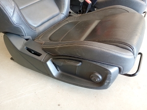 Jaguar XE (2015–2026) Front seat and its parts - 13
