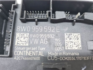 AUDI A4 B9 (2015–2026) Priekšējo durvju vadības bloks 8W0959592 - 4