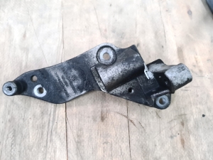 Ford Focus (2018–2026) Lichtmaschinenhalter JN1Q10K018AA - 3