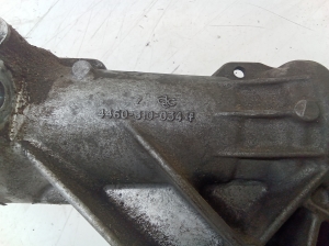 Mercedes Benz R-Class 251 (2006–2017) Eesmise reduktori kinnitus 4460310034F - 2