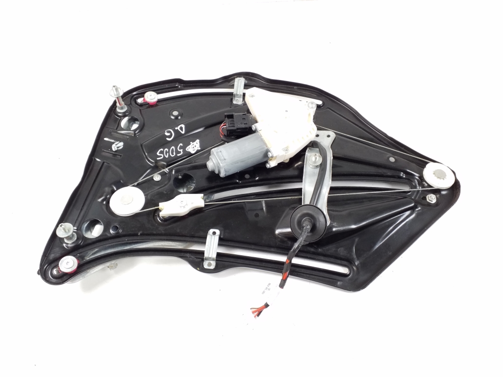 Mercedes Benz E-Class W207 (2009–2017) Rear fork windscreen lifter and its components A2076701603 Mercedes Benz E-Class W207 (2009–2017) Rear fork windscreen lifter and its components A2076701603