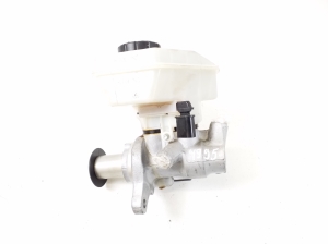 Porsche Cayenne (2010–2017) Brake master cylinder 95835501502 - 2