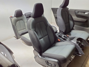 VOLVO XC40 (2017–2026) Salons un tā detaļas - 2