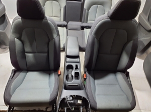 VOLVO XC40 (2017–2026) Salons un tā detaļas - 5