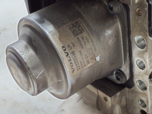VOLVO XC40 (2017–2026) ABS plokk 32333596 - 2