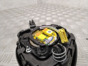 Mercedes Benz C-Class 205 (2014–2021) Rooli turvapadi 3078732 - 2