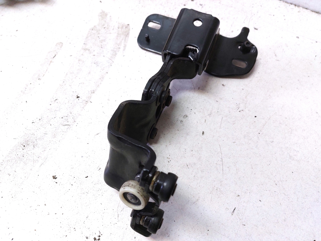 Ford B-MAX (2012–2018) Bīdāmo durvju sliede AV11R250A69AE Ford B-MAX (2012–2018) Bīdāmo durvju sliede AV11R250A69AE