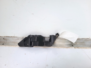 Front bumper bracket - 7173279J00