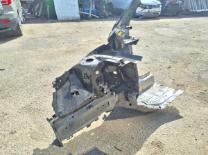 VOLVO XC40 (2017–2026) Front outrigger 32405117 - 2