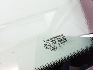 Porsche Cayenne (2010–2017) Rear quarter glass 95854411208 - 3