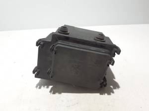   Fuse box housing under the hood  - 284B03821R 