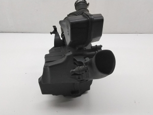 Ford Kuga (2012–2019) Luftfiltergehäuse und seine Teile 72344999 - 3